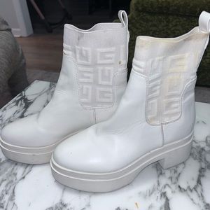 Guess white boots (need a little cleaning) (spray tan)